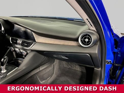 Used 2019 Alfa Romeo Giulia Ti w/ Nero Edizione RWD image 26
