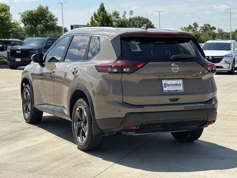 Used 2024 Nissan Rogue SV w/ SV Premium Package AWD/4WD image 4