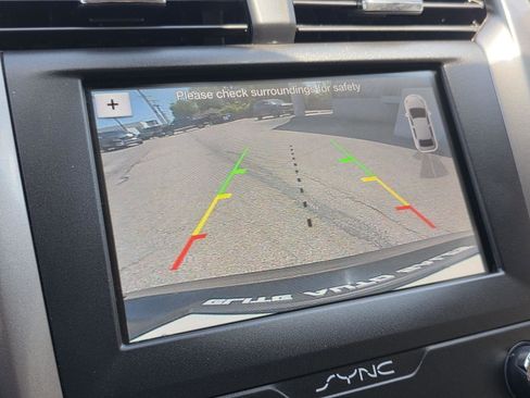 Used 2019 Ford Fusion SE FWD image 21