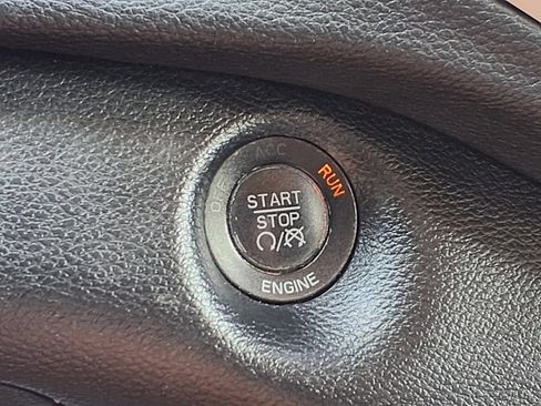 Used 2014 Jeep Cherokee Latitude w/ Comfort/Convenience Group FWD image 28
