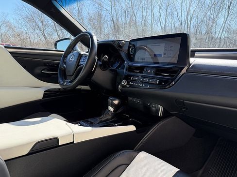 Used 2023 Lexus ES 350 F Sport w/ Accessory Package (Z2) FWD image 7