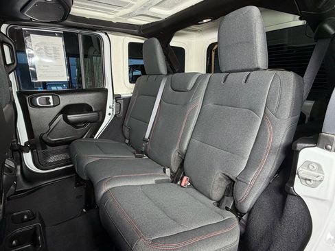 Used 2025 Jeep Wrangler Unlimited Rubicon image 16