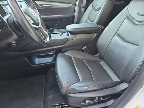 Used 2019 Cadillac XT5 Premium Luxury w/ LPO, Black Ice Package AWD/4WD image 15