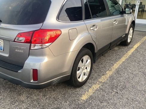 Used 2011 Subaru Outback 2.5i Premium image 3