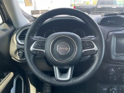 Used 2020 Jeep Renegade Latitude w/ Cold Weather Group AWD/4WD image 3