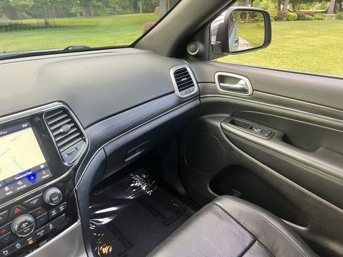 Used 2019 Jeep Grand Cherokee Limited w/ Luxury Group II AWD/4WD image 15