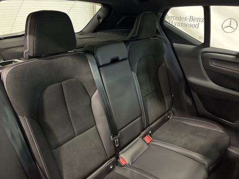 Used 2021 Volvo XC40 T5 R-Design w/ Advanced Package image 21