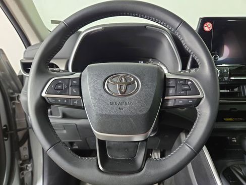 Used 2025 Toyota Highlander XLE AWD/4WD image 22