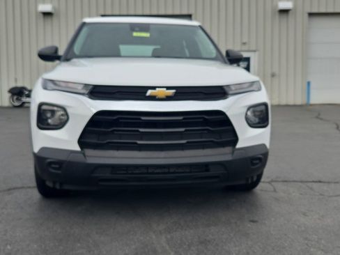 Used 2022 Chevrolet TrailBlazer LS FWD image 3