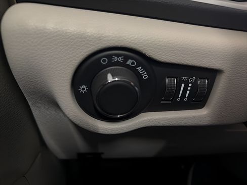 Used 2023 Chrysler Voyager LX FWD image 22