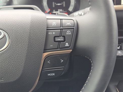 Used 2025 Toyota Crown Signia Limited w/ Advanced Technology Package image 31