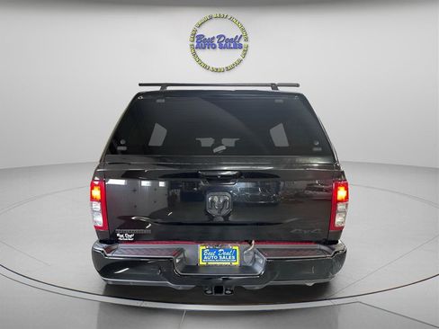 Used 2019 RAM 2500 Big Horn w/ Black Appearance Package AWD/4WD image 4