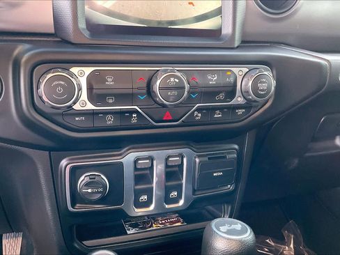 Used 2023 Jeep Wrangler Sport S image 31