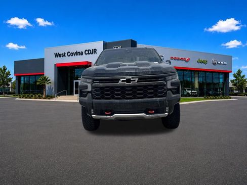 Used 2023 Chevrolet Silverado 1500 ZR2 w/ Technology Package AWD/4WD image 2