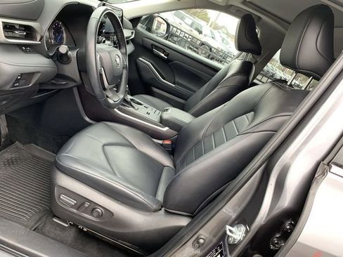 Used 2022 Toyota Highlander XLE image 18