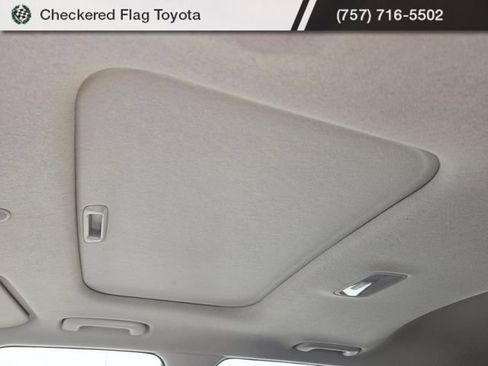Used 2024 Hyundai Venue SEL FWD image 16