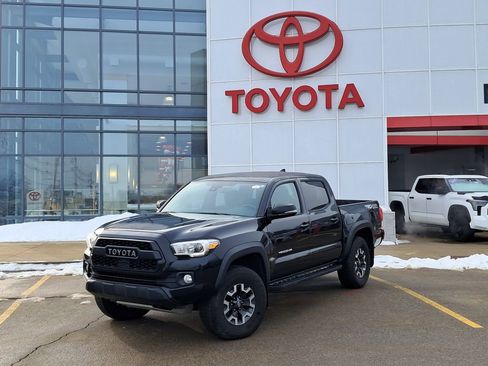 Used 2019 Toyota Tacoma TRD Off-Road image 1