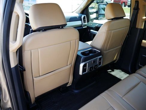 Used 2022 Ford F250 Lariat w/ Lariat Value Package AWD/4WD image 16