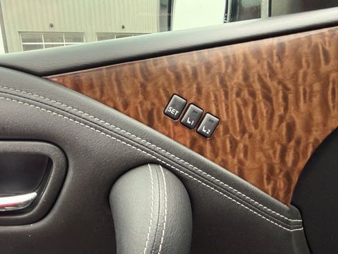 Used 2019 Nissan Armada SL w/ Premium Package image 9