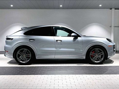 Used 2025 Porsche Cayenne S image 11