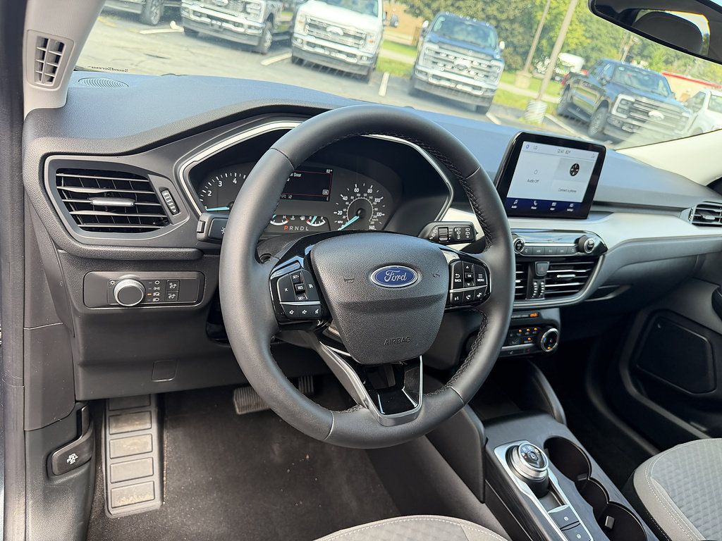 Certified 2022 Ford Escape SE w/ Cold Weather Package AWD/4WD image 14
