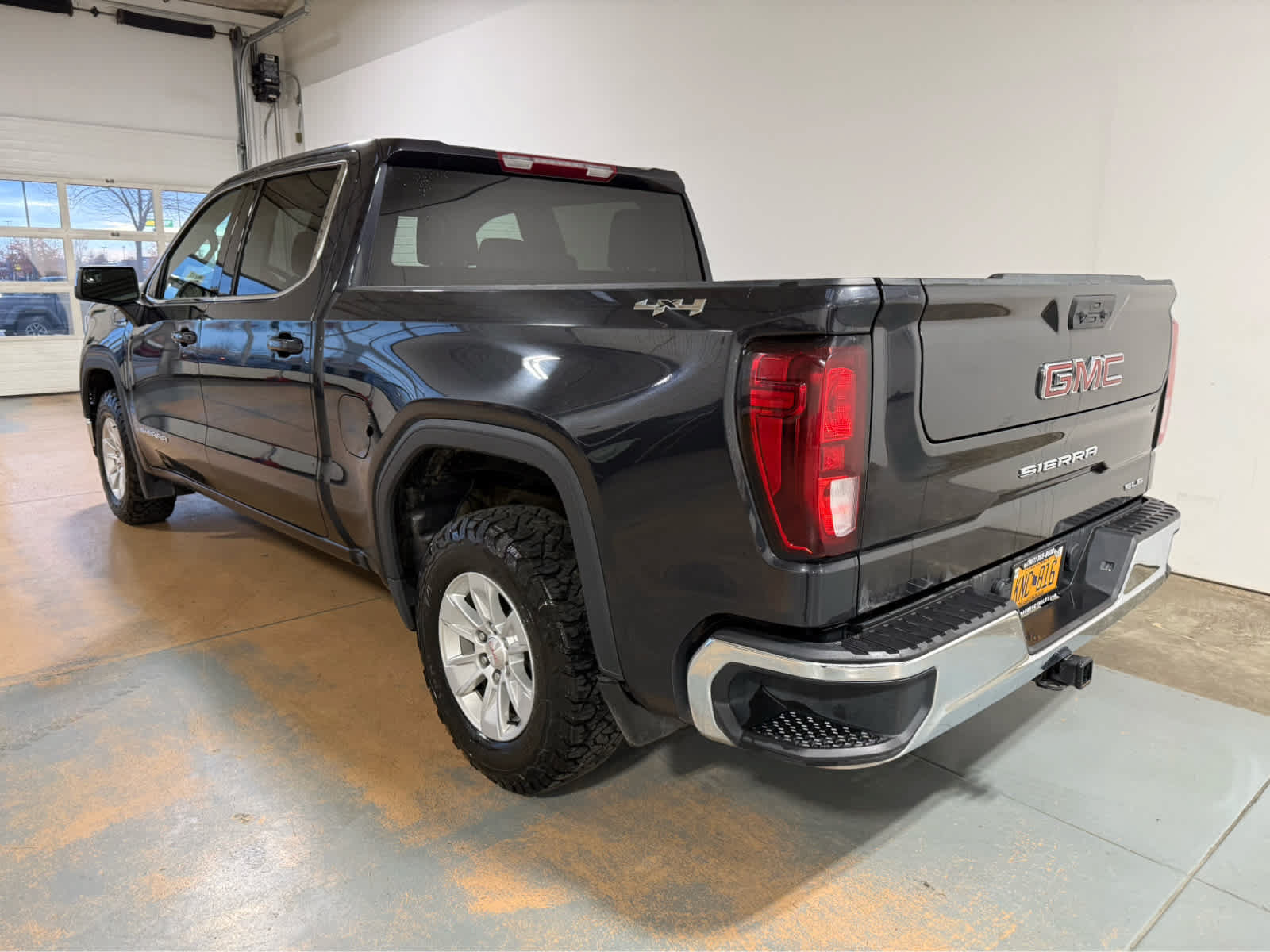 Used 2024 GMC Sierra 1500 SLE AWD/4WD image 3