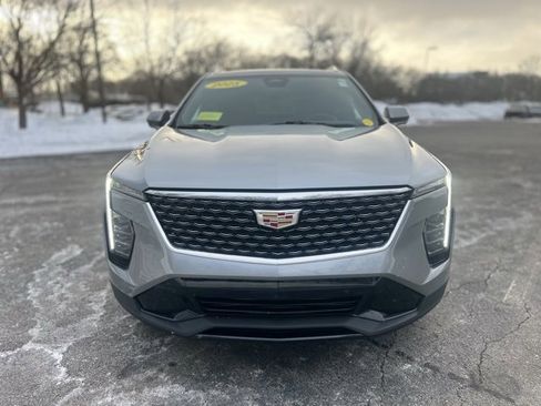 Used 2025 Cadillac XT4 Premium Luxury image 2