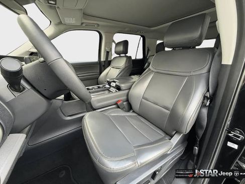 Used 2025 Ford Expedition Active RWD image 10