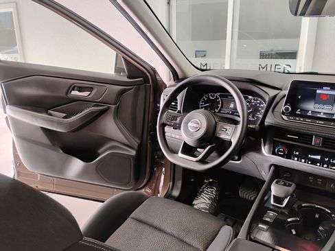 Used 2024 Nissan Rogue SV FWD image 51