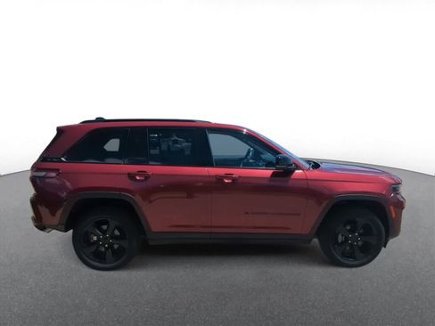 Used 2023 Jeep Grand Cherokee Altitude AWD/4WD image 9