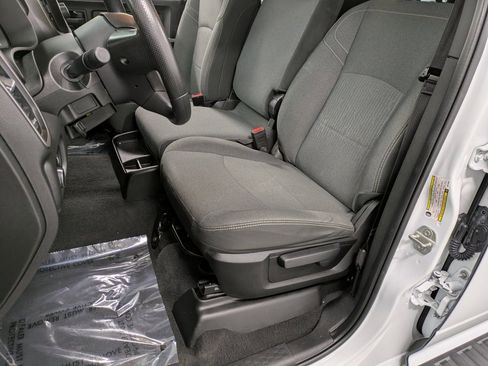 Used 2024 RAM 2500 Tradesman w/ Chrome Appearance Group image 9