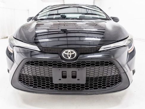 Used 2020 Toyota Corolla LE FWD image 11