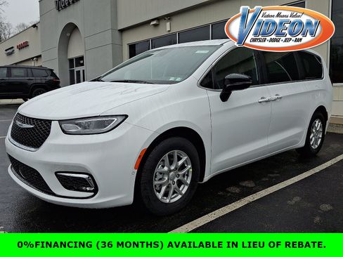 New 2026 Chrysler Pacifica Select FWD image 1
