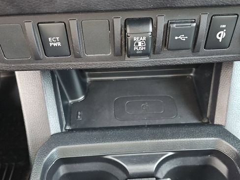 Used 2020 Toyota Tacoma TRD Sport image 19