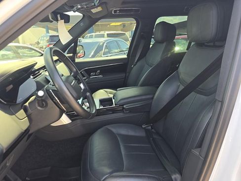 Used 2024 Land Rover Range Rover SE AWD/4WD image 3