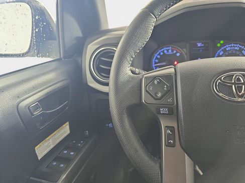 Used 2020 Toyota Tacoma TRD Off-Road image 19