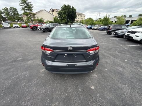 Used 2024 Toyota Corolla LE FWD image 2