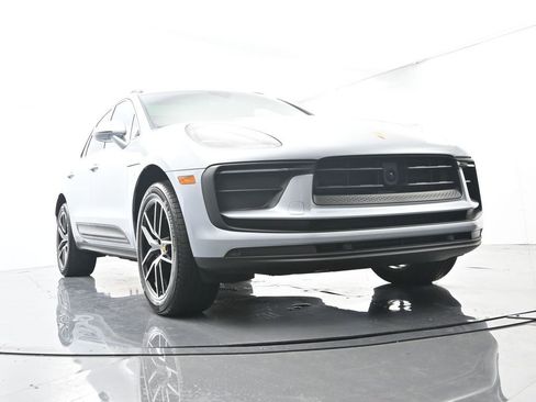 Certified 2025 Porsche Macan AWD/4WD image 55