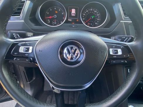 Used 2020 Volkswagen Tiguan SE w/ Panoramic Sunroof Package image 18
