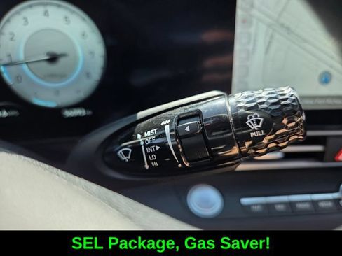 Used 2024 Hyundai Elantra SEL FWD image 27