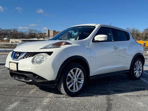 Used 2015 Nissan Juke SV w/ Cold Weather Package image 3