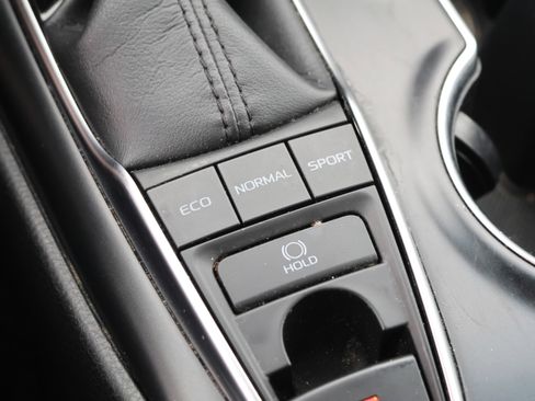 Used 2018 Toyota Camry XLE image 27