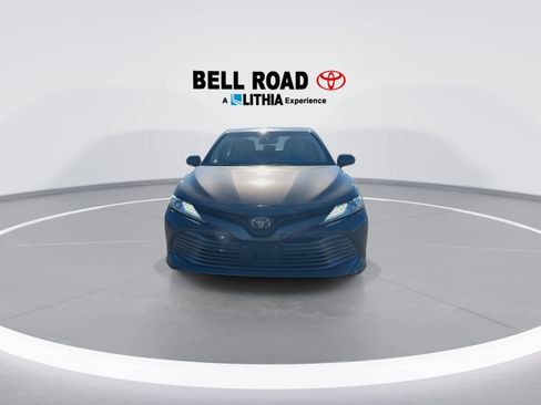 Used 2018 Toyota Camry XLE image 3