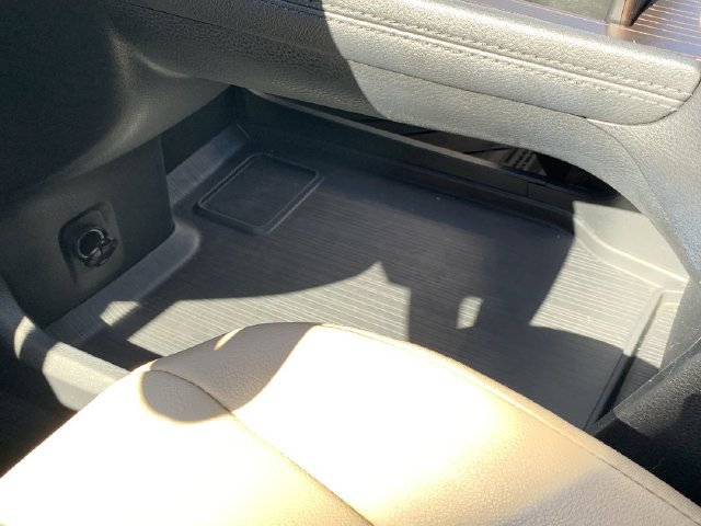 Certified 2024 Toyota Sienna XLE FWD image 12