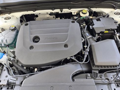 New 2025 Volvo XC40 B5 Core w/ Protection Package Premier image 34