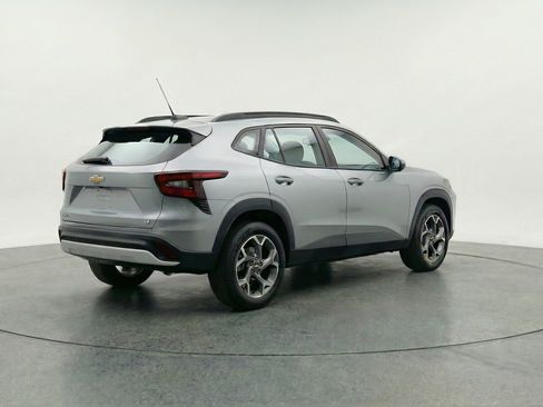 Used 2025 Chevrolet Trax LT image 9