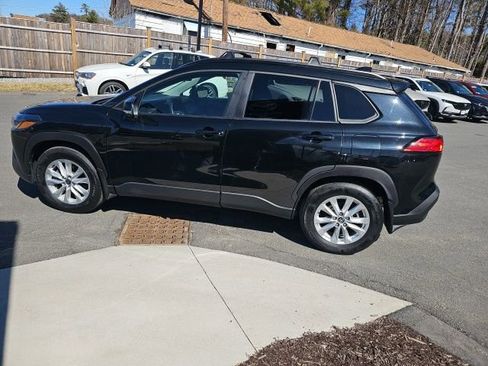 Used 2023 Toyota Corolla Cross LE image 7