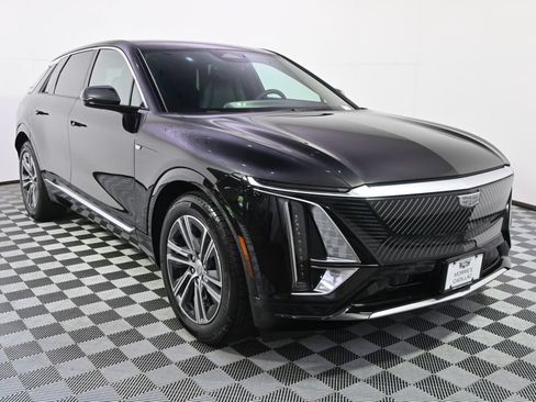 New 2026 Cadillac Lyriq Luxury w/ LPO, Floor Liner Package AWD/4WD image 9