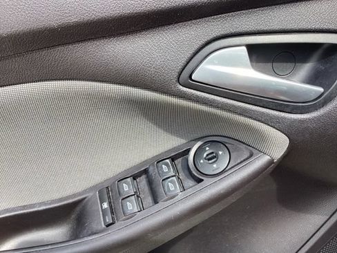 Used 2014 Ford Focus SE FWD image 22