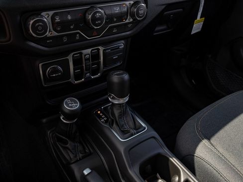 Used 2025 Jeep Gladiator Sport AWD/4WD image 26